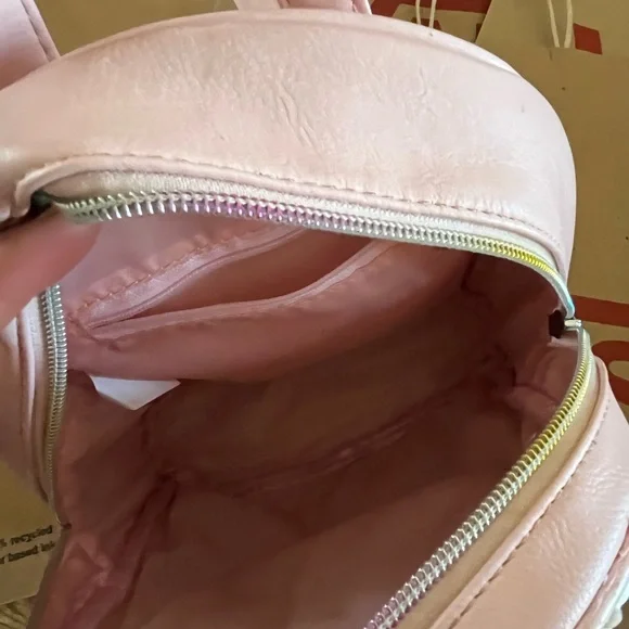 Backpack - Picture 3 of 7